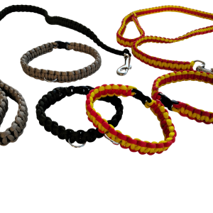 Tapiz Decorativo de Macramé, Tejido a Mano en Algodón de 3mm, Diseño Bohemio Blanco roto y Borgoña.